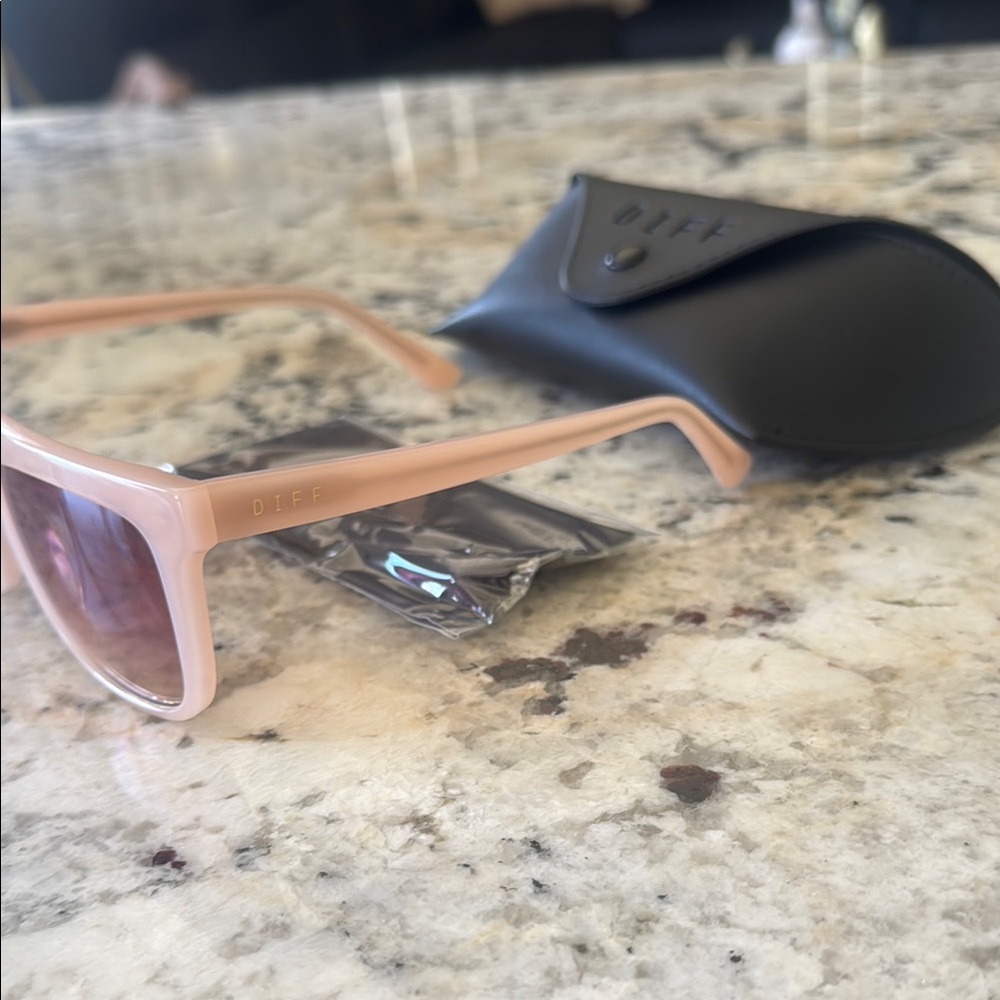 Diff Pink Sunglasses - Picture 3 of 5